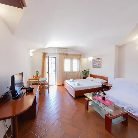 Sms Apartments Budua Esterno foto