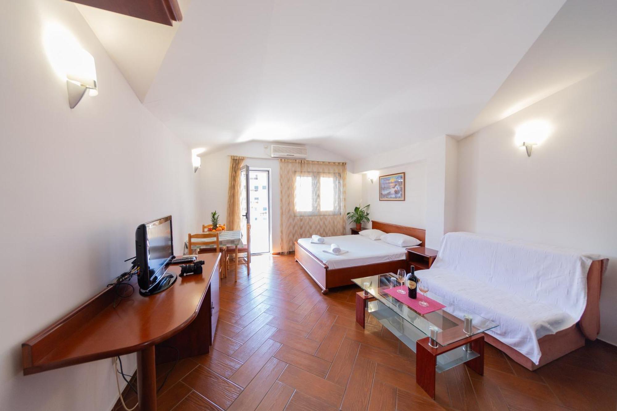 Sms Apartment *